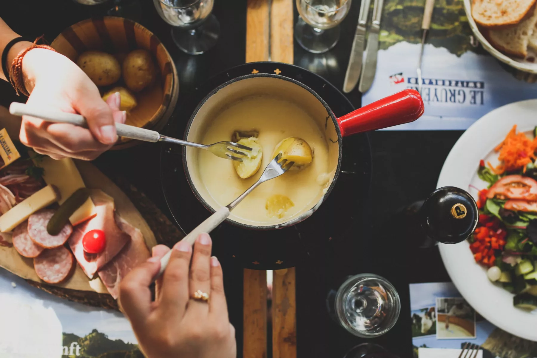 La montagne s’invite  à Montpellier : où déguster des raclettes et fondues cet hiver ?